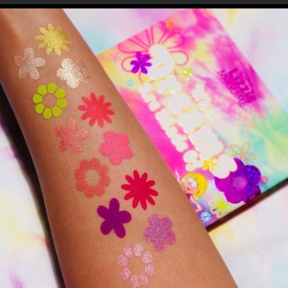 COLOURPOP LIZZIE MCGUIRE WHAT DREAMS ARE MADE OF EYESHADOW PALETTE UNTOUCHED NWT - Picture 3 of 7